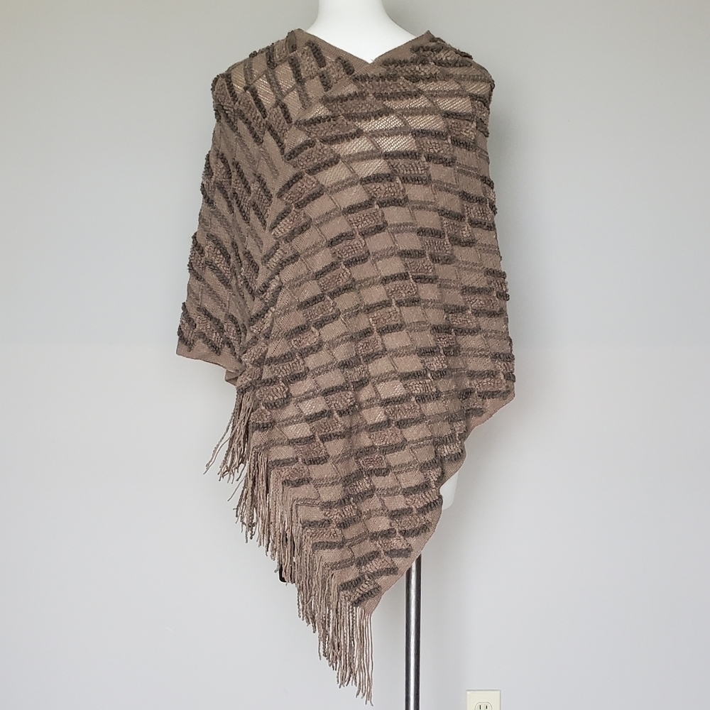 NWT Zazou Boho Hippie Textured Fringe Poncho OS